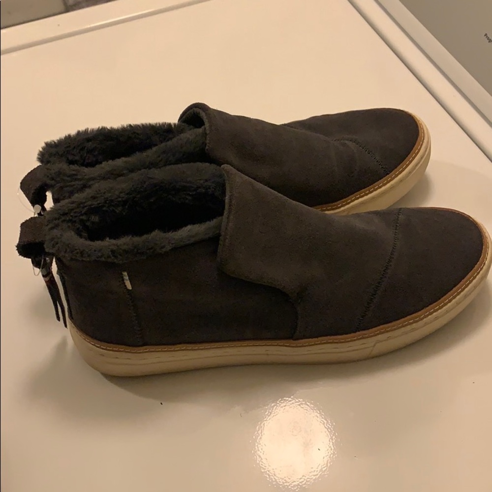 Grey Toms